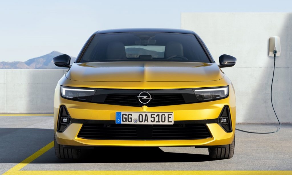 nuova Opel Astra è ibrida plug-in