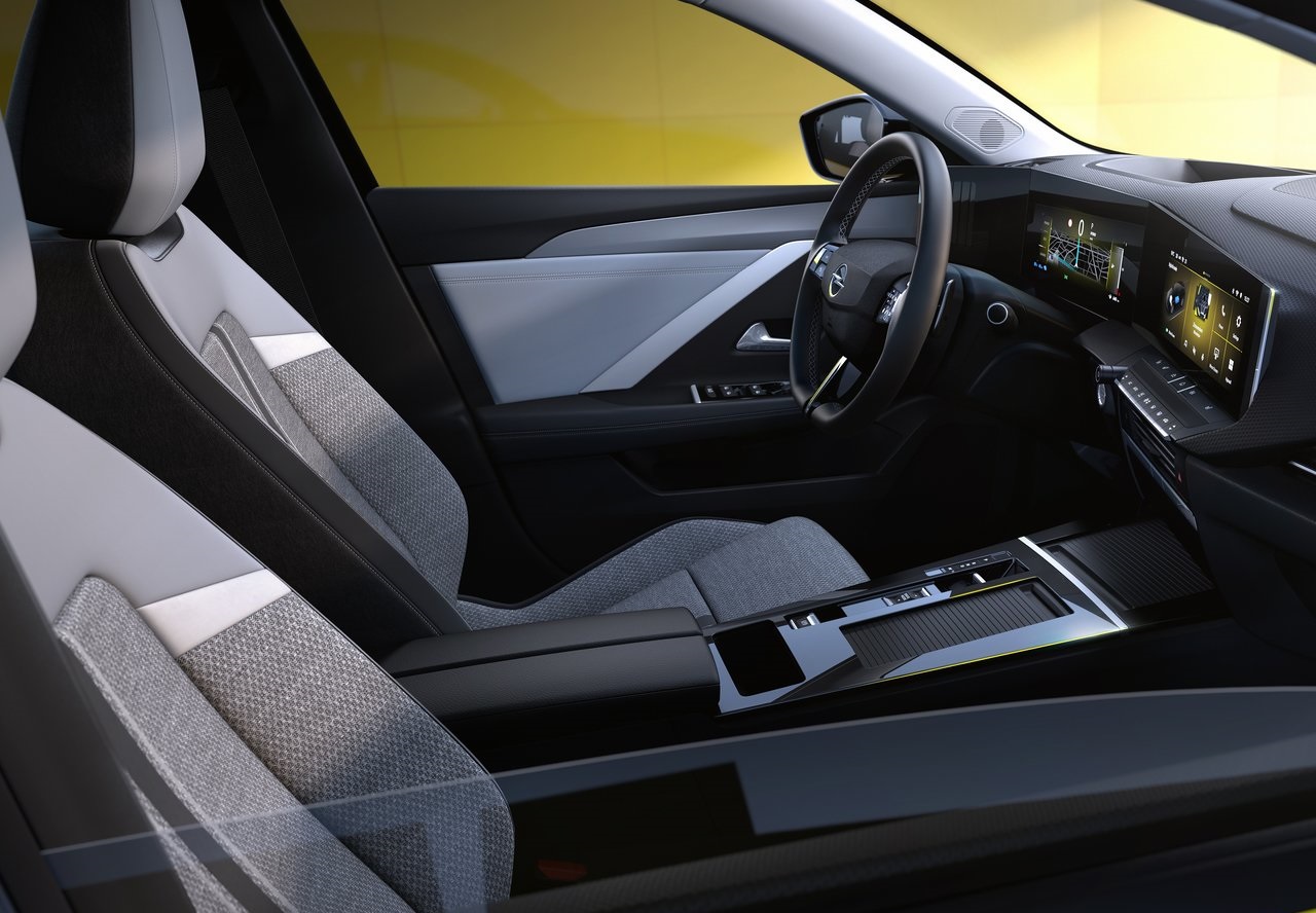 Nuova Opel Astra dimensioni, interni, e gamma motori, prezzo Allaguida