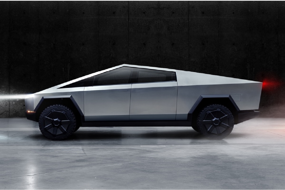 Tesla rinvia il lancio del Cybertruck al 2022