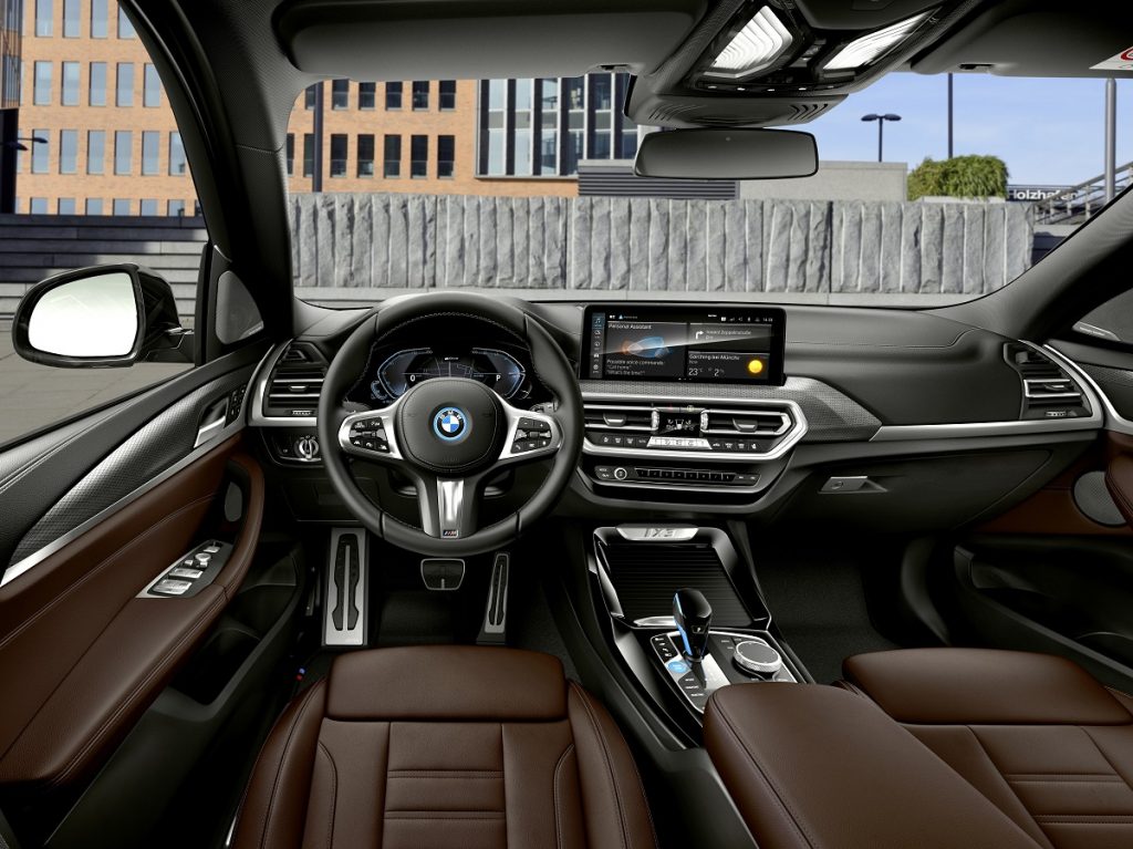 nuova BMW iX3 interni