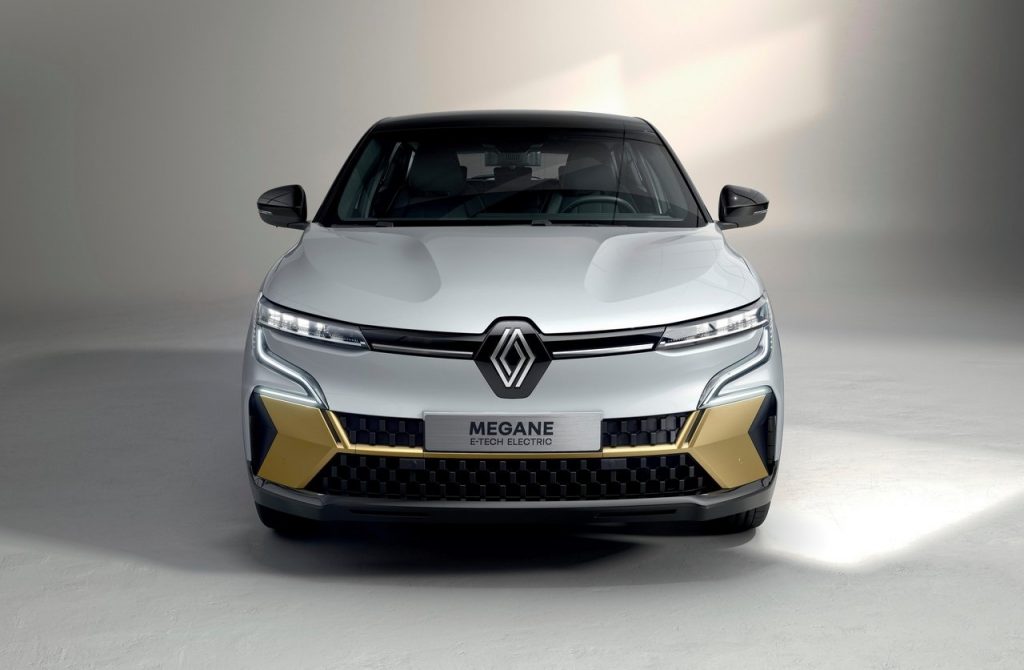 Renault-Megane-E-Tech-2022-anteriore