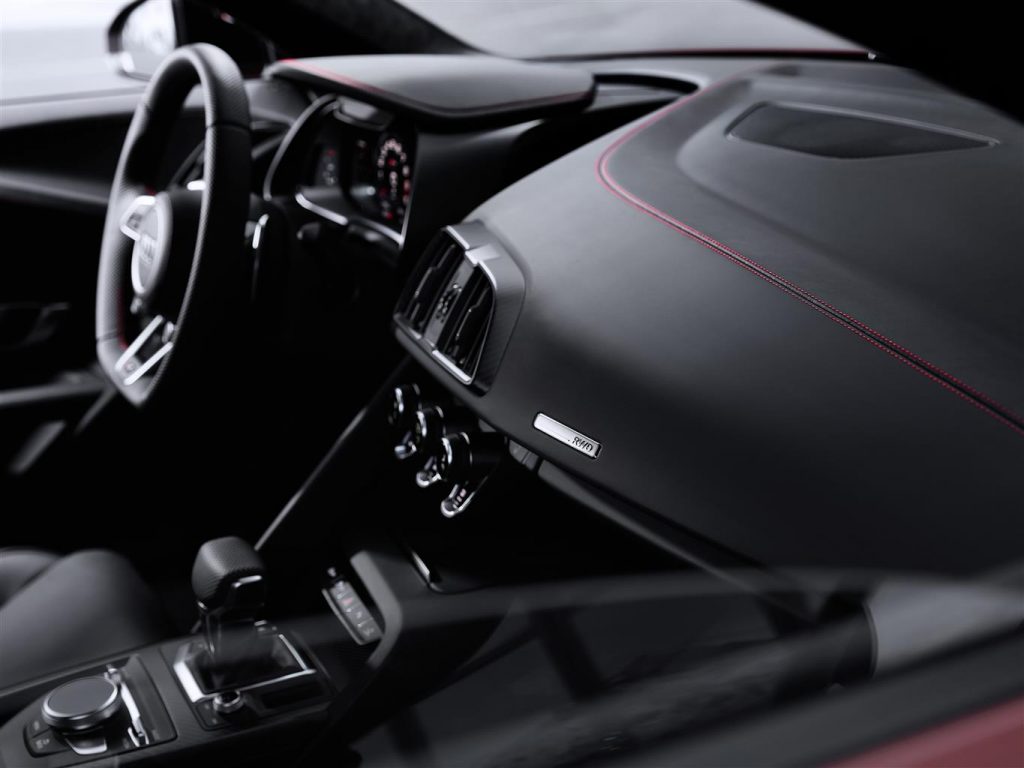 Audi R8 V10 performance RWD dettaglio interni
