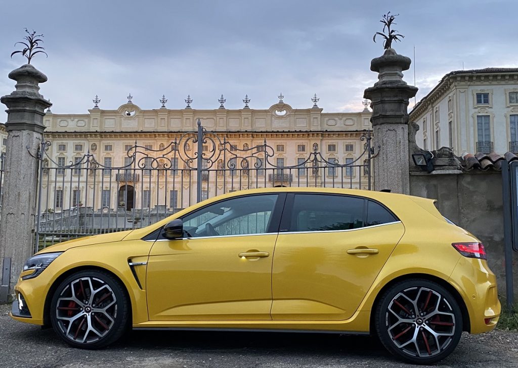 Renault Megane R.S. Trophy giallo Sirio