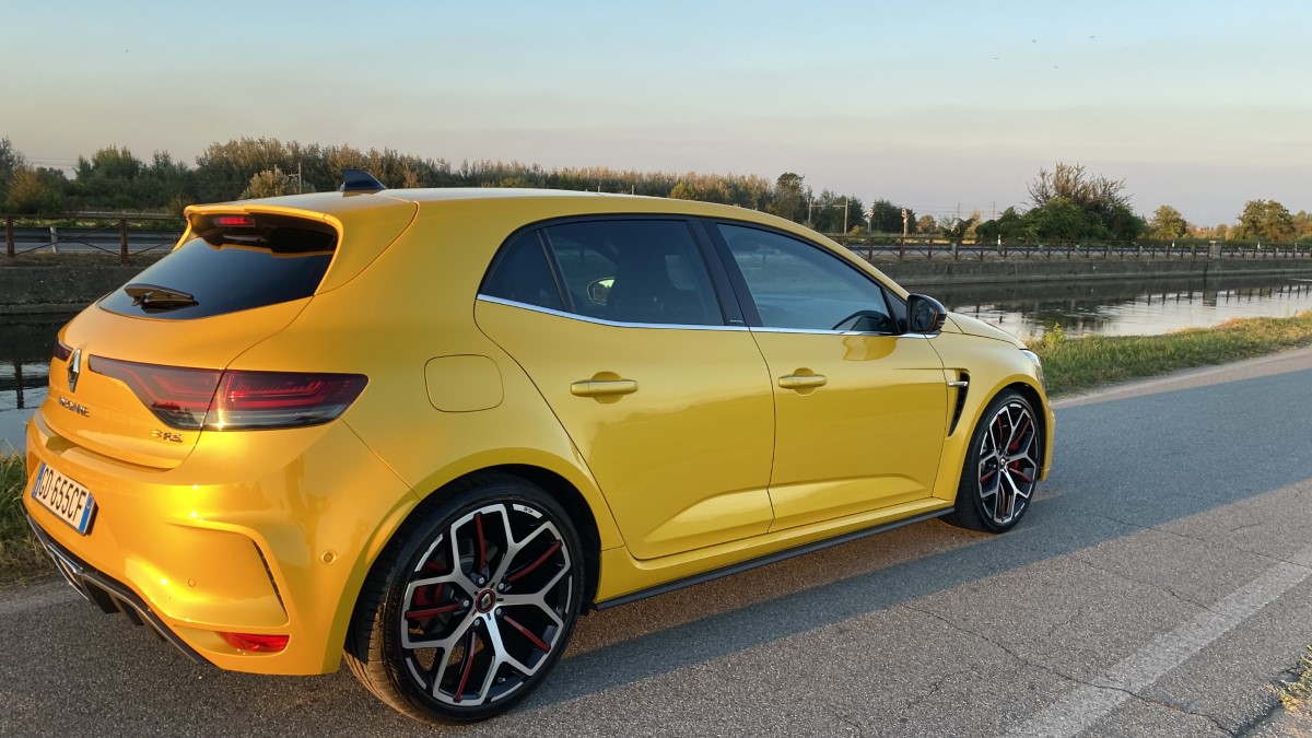 Renault Megane R.S. Trophy la prova su strada di Alla Guida