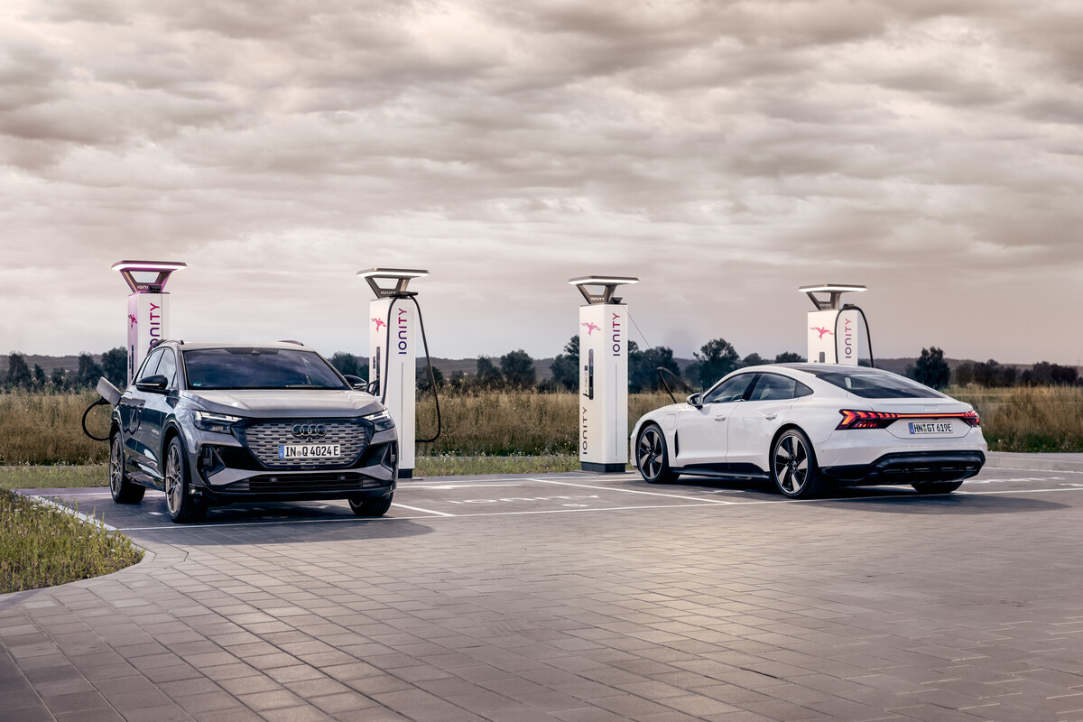 Auto elettriche, Audi come Tesla: per la ricarica arriva la funzione Plug & Charge