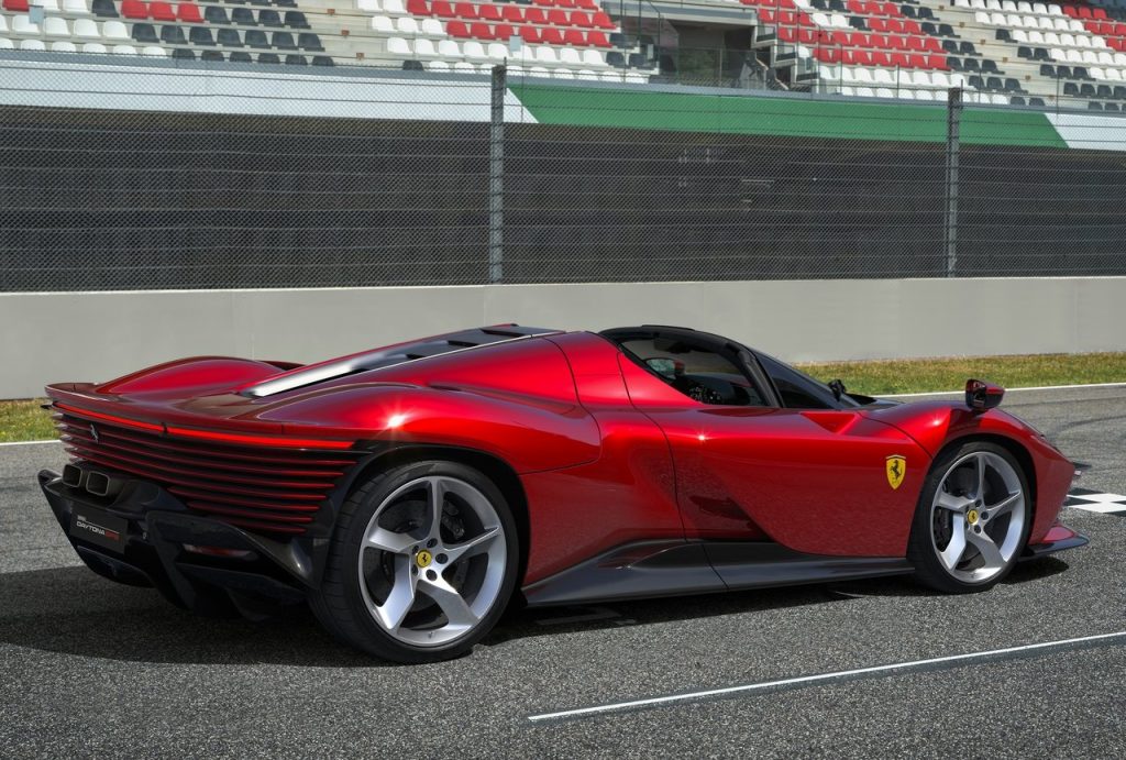 Ferrari-Daytona_SP3-2022-profilo-posteriore
