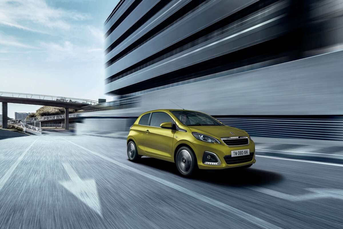 Auto che consumano meno, la classifica delle migliori