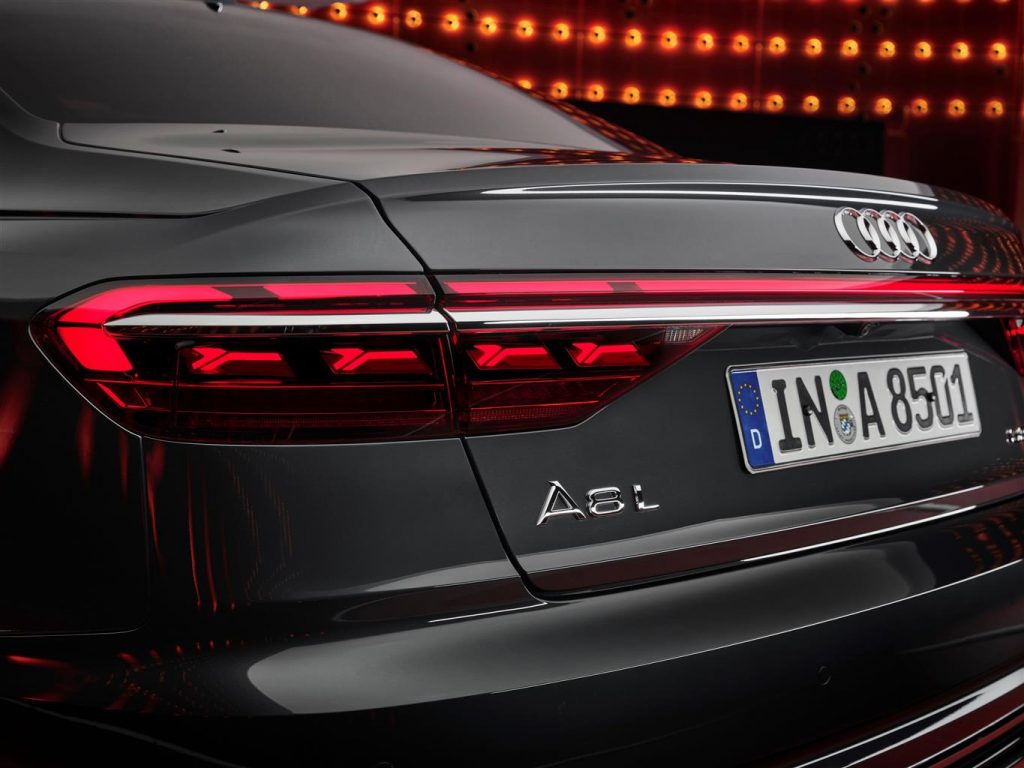 nuova Audi A8 fari posteriori OLED