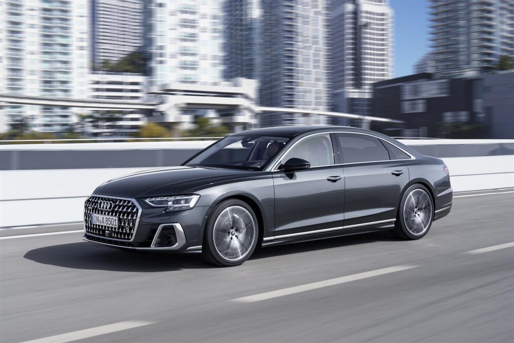 nuova Audi A8 in strada