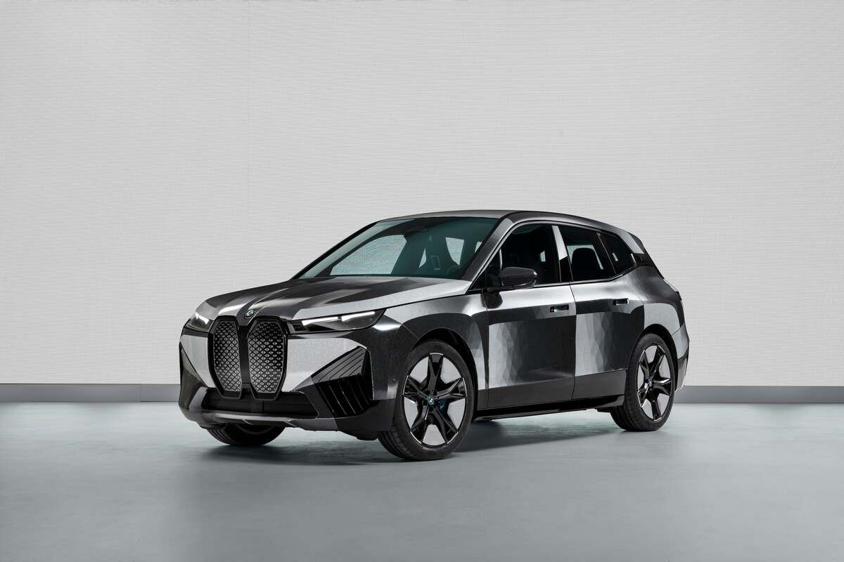 BMW iX Flow with E-Ink