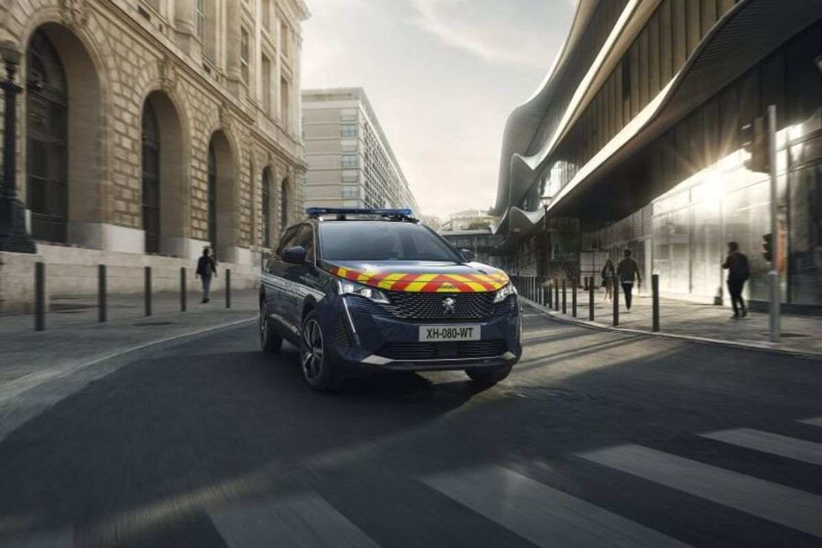 Peugeot 3008 Hybrid si arruola nella Gendarmeria francese