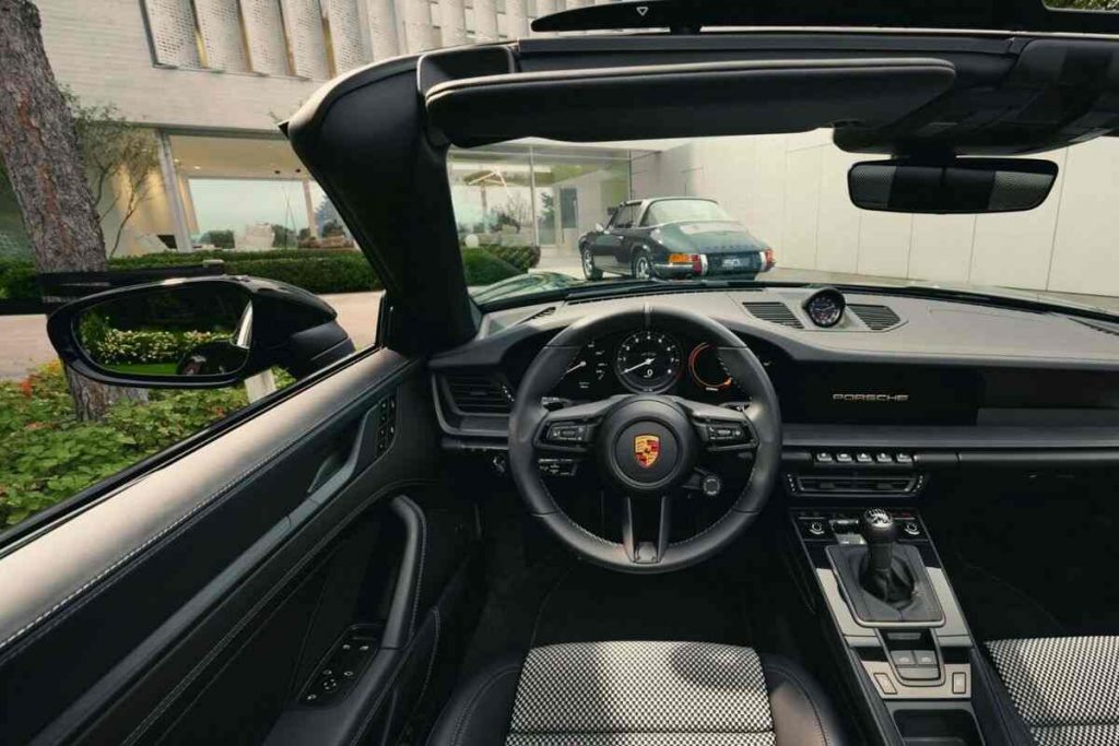 Gli interni della Porsche 911 50 Years Edition