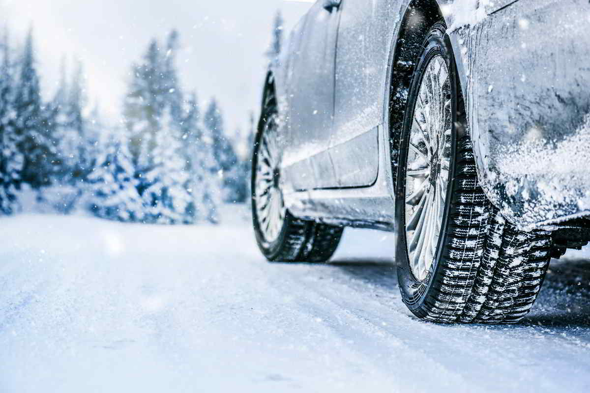 Sicurezza stradale: meglio i pneumatici invernali o le catene?