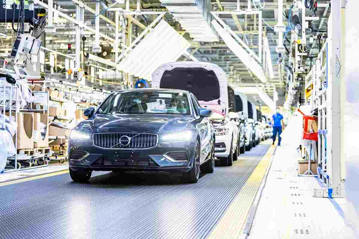 Auto Volvo in fabbrica