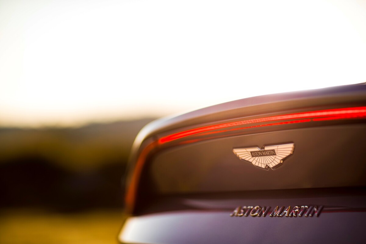 Il logo Aston Martin