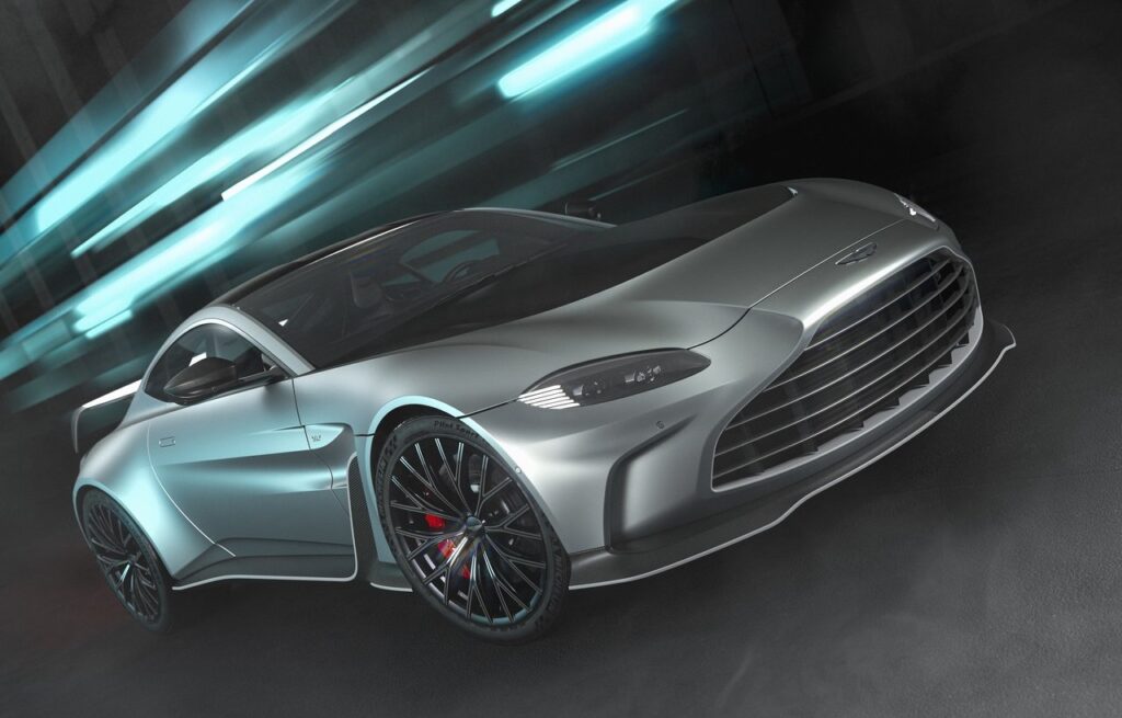 Aston Martin V12 Vantage profilo anteriore