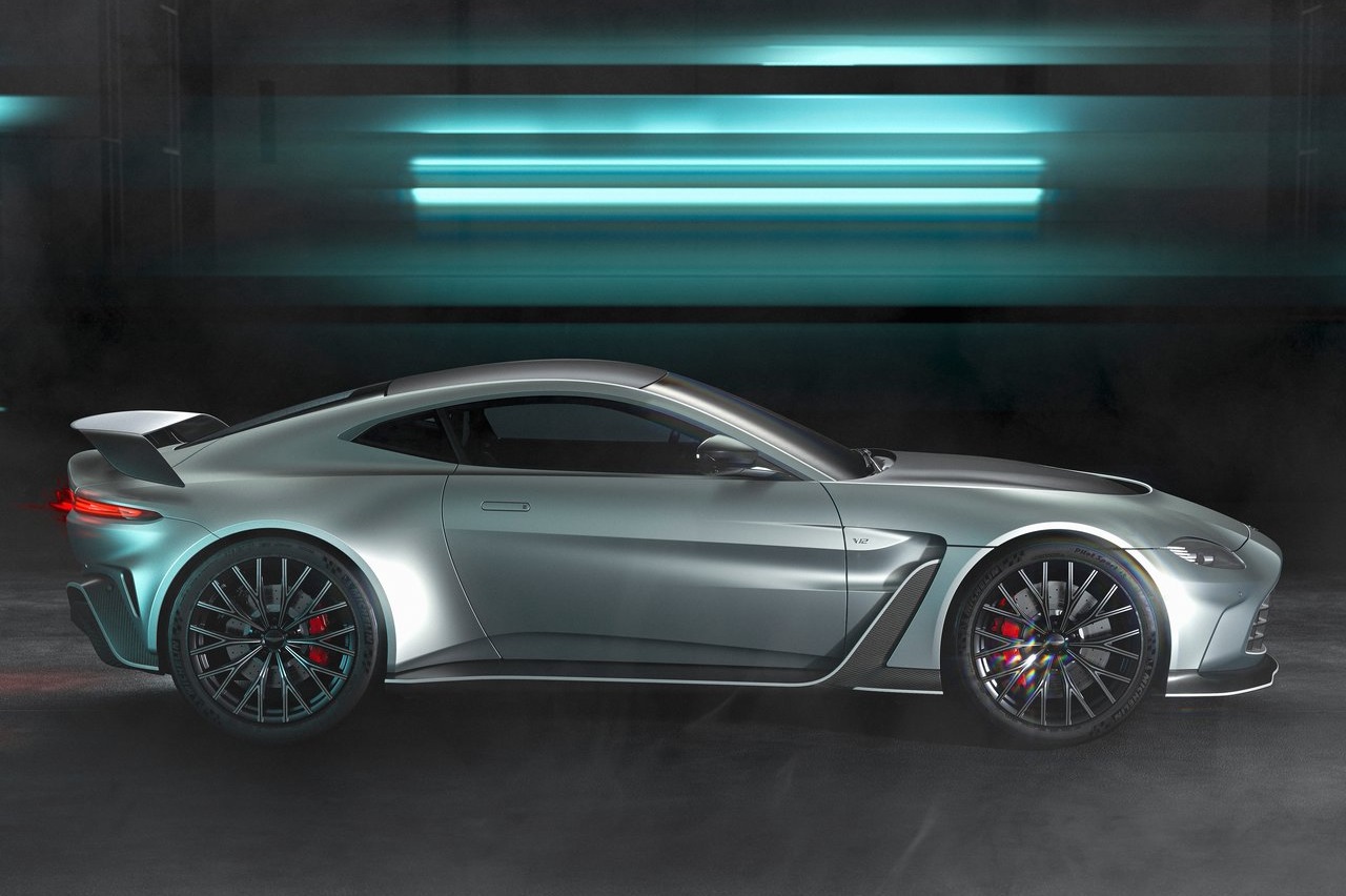 Aston Martin profilo