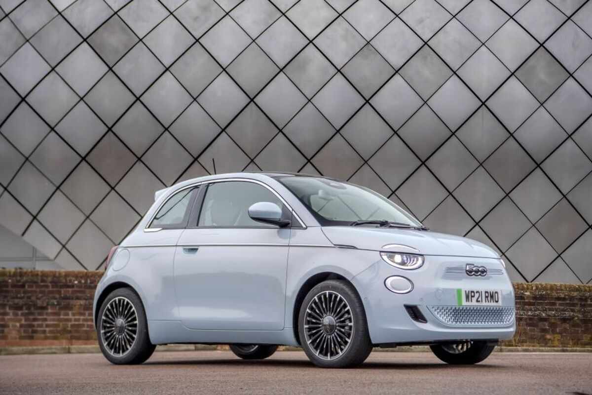 Fiat 500, la piccola elettrica è l’auto che inquina meno al mondo