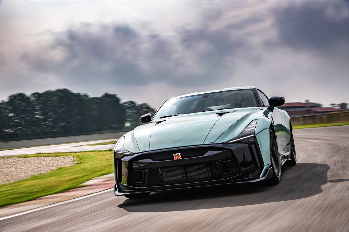 Nissan GT-R