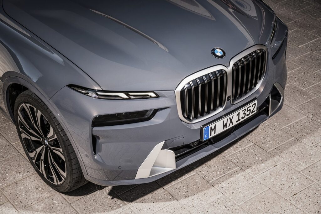 BMW X7 frontale rinnovato