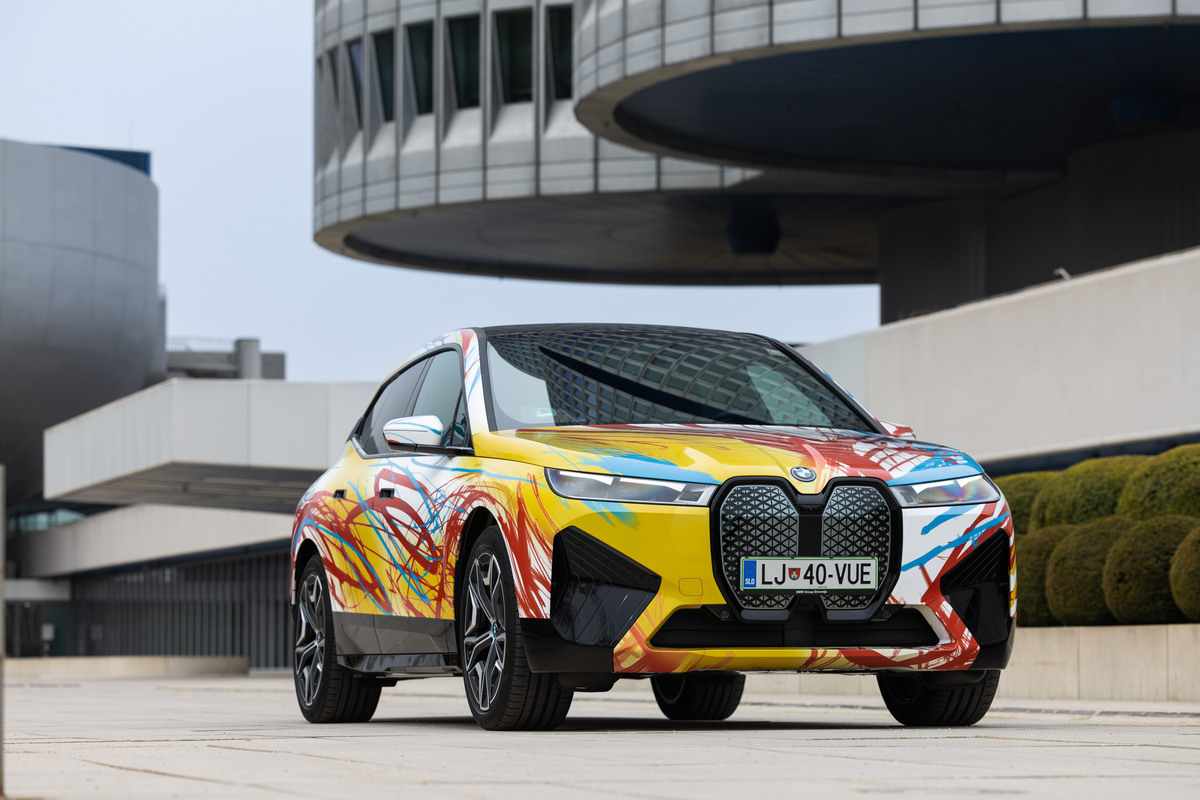 BMW iX
