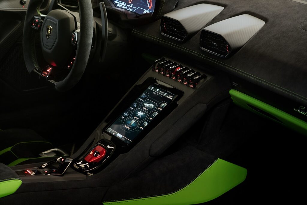 Lamborghini Huracan Tecnica dettaglio infotainment