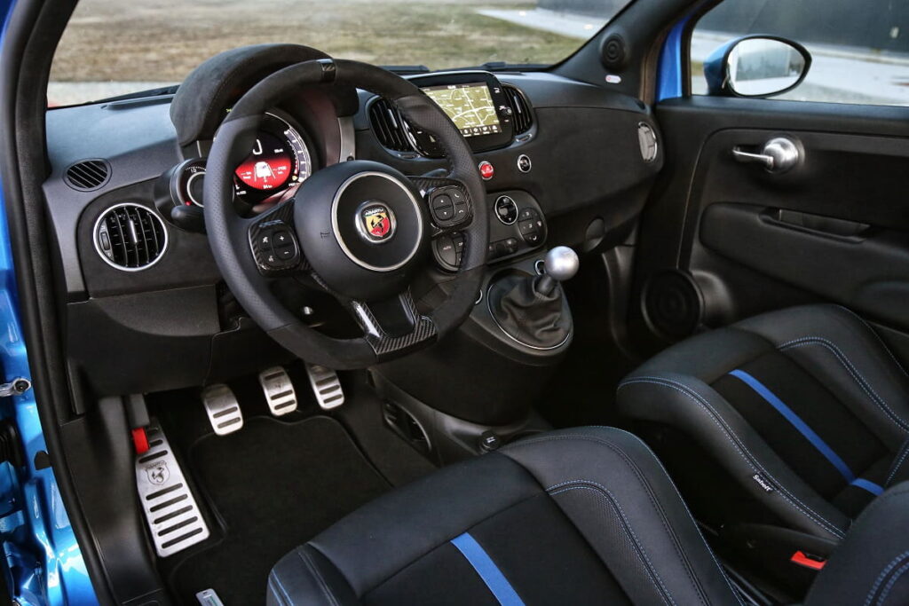 Abarth 695 Tributo 131 Rally interni