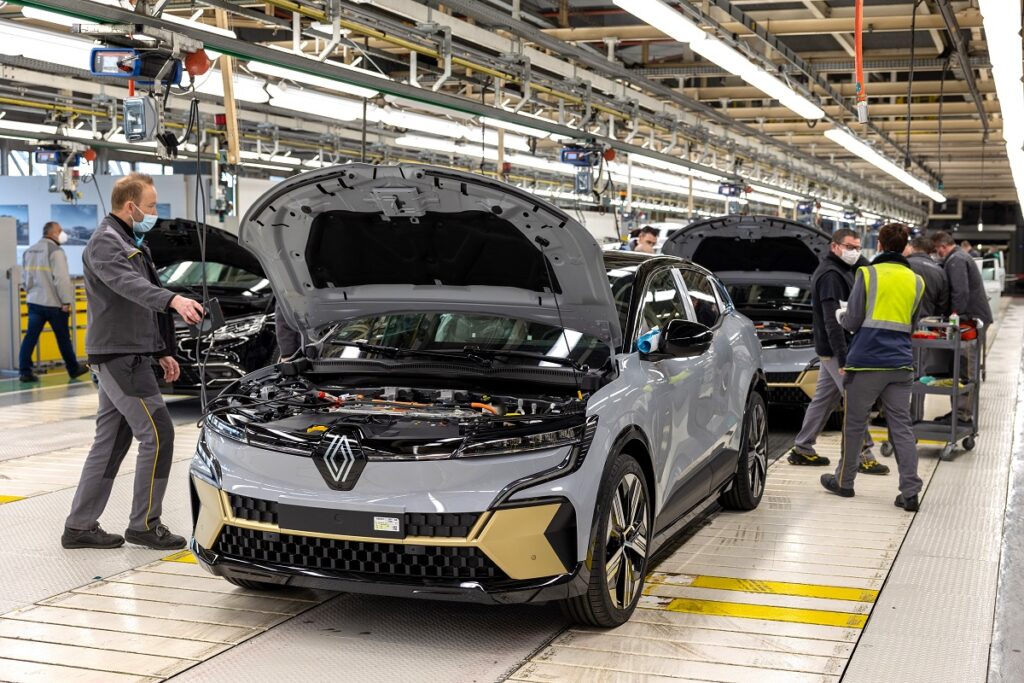Renault Megane E-TECH Electric in fase di produzione
