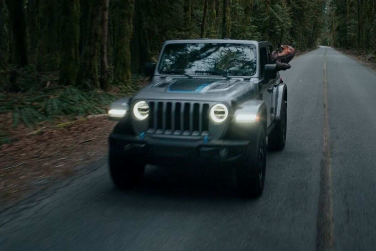 Jeep Wrangler 4xe nello spot Jurassic Park