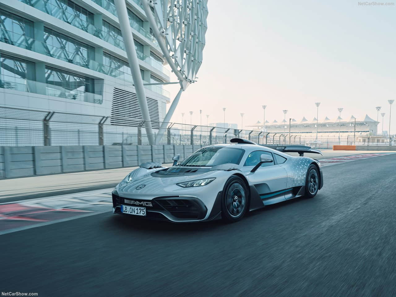 Mercedes AMG-One hypercar che deriva dalla formula 1