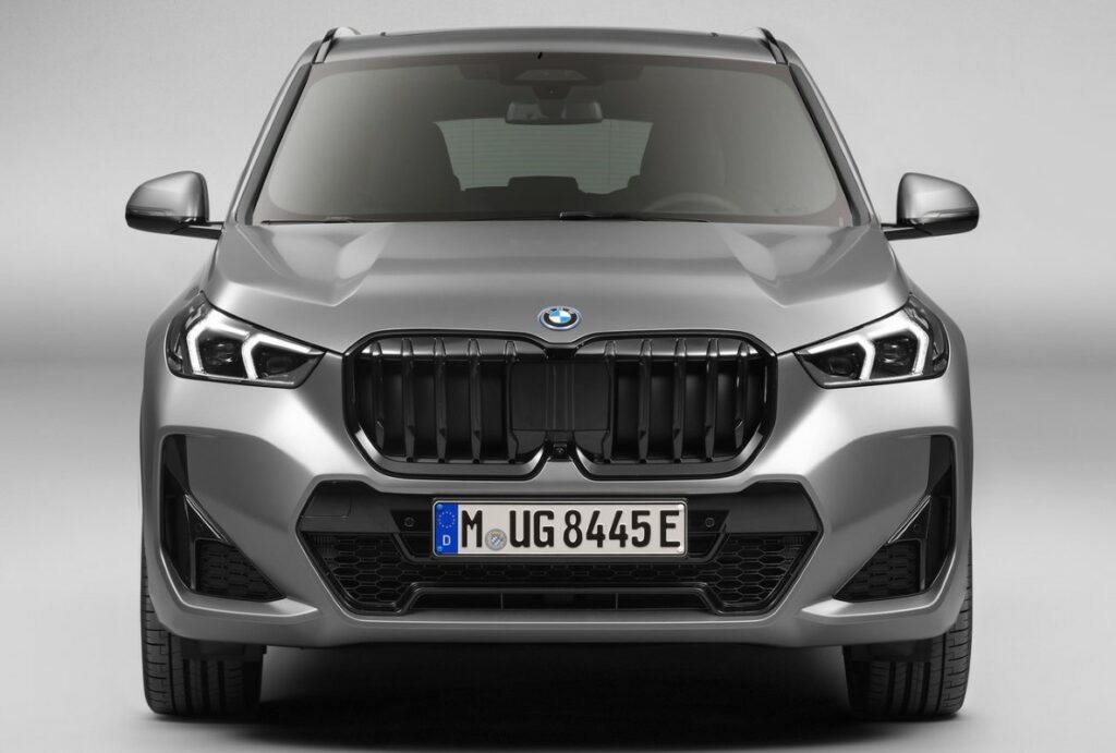 nuova BMW X1 frontale a doppio rene