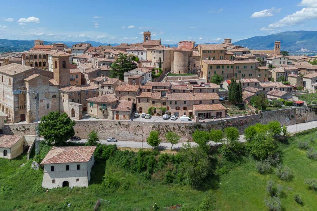 montefalco borgo dall'alto