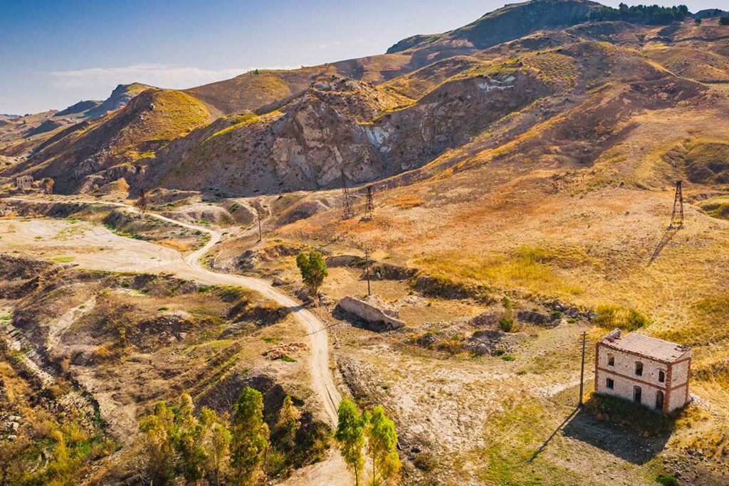 paesaggio delle miniere zolfo sicilia