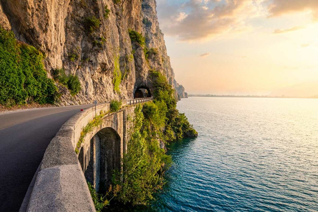 strada-sul-lago-garda