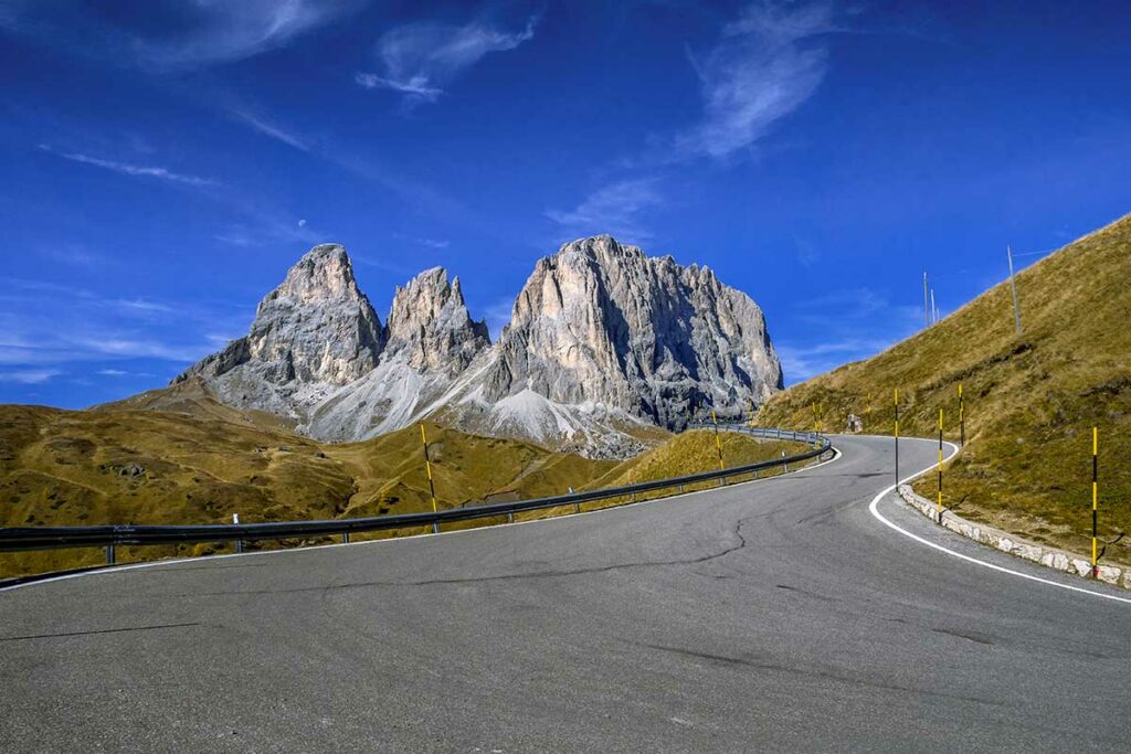 tratto strada passo sella