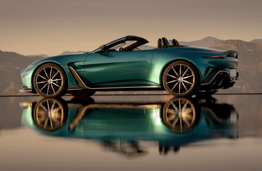 Aston Martin V12 Vantage Roadster consegne 2022