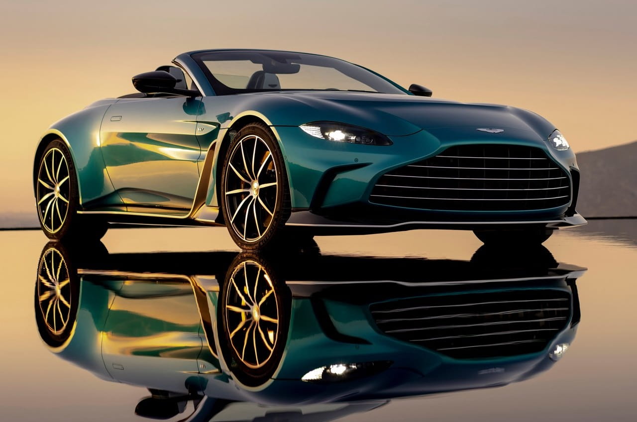 Aston Martin V12 Vantage Roadster, 700 CV a cielo aperto