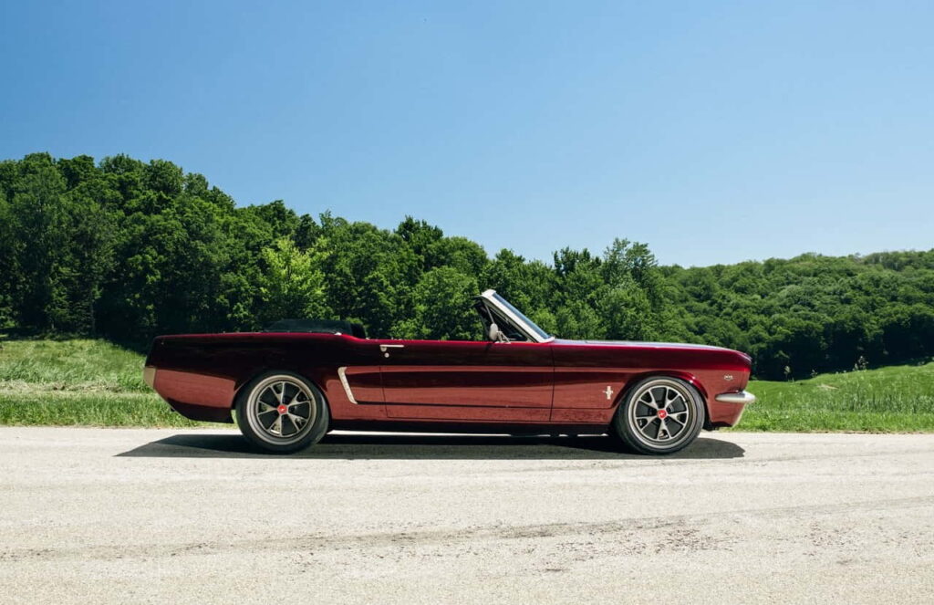 La Ford Mustang Caged del 1964 restomod profilo