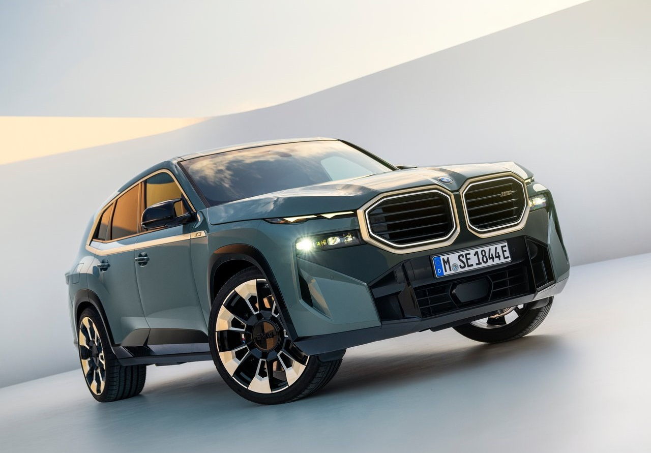 BMW XM, ibrida plug-in di nuova concezione
