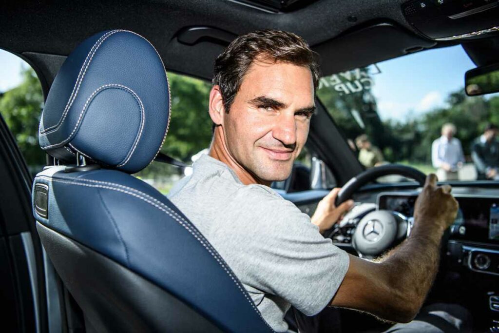Federer al volante della Mercedes