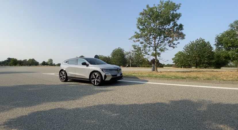 Renault Megane E-Tech Electric prova su strada