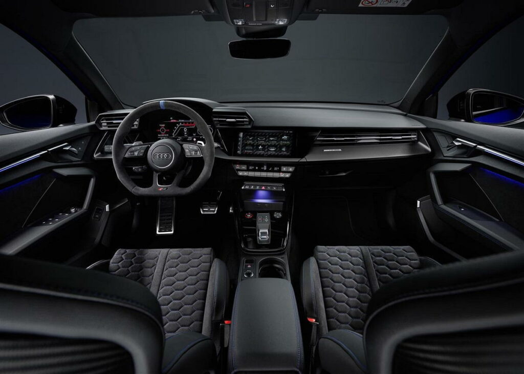 Audi RS 3 performance edition interni