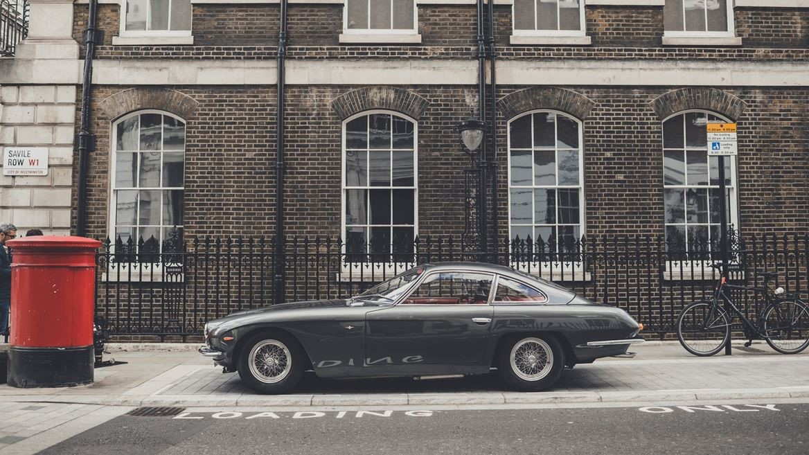 Lamborghini 400 GT 2+2, l’omaggio ai Beatles nel giorno del loro debutto