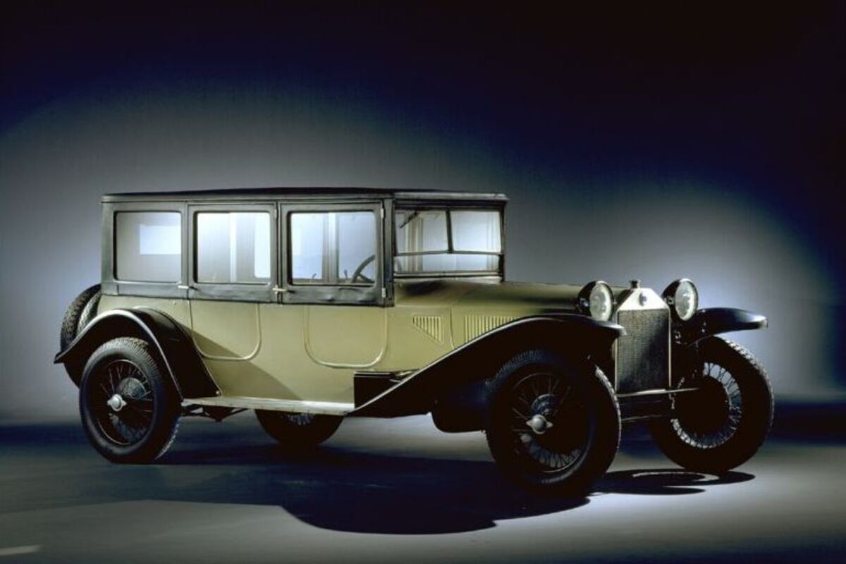 Lancia Lambda, un francobollo per festeggiare lo storico modello