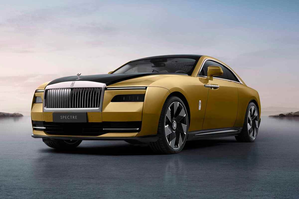 Rolls-Royce Spectre, il lusso diventa elettrico