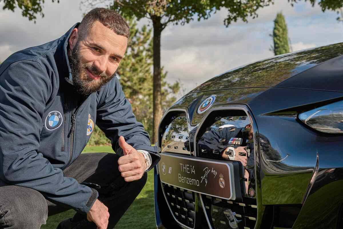 Karim Benzema con la sua nuova BMW