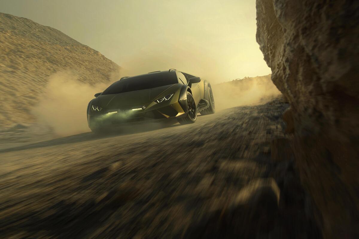 Nuova Lamborghini Huracán Sterrato, la supersportiva da fuoristrada