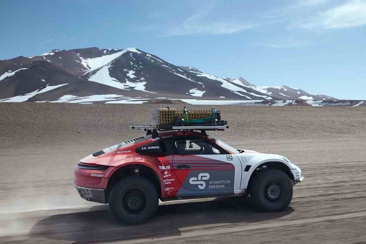 Porsche 911, la sportiva sfida il vulcano più alto del mondo