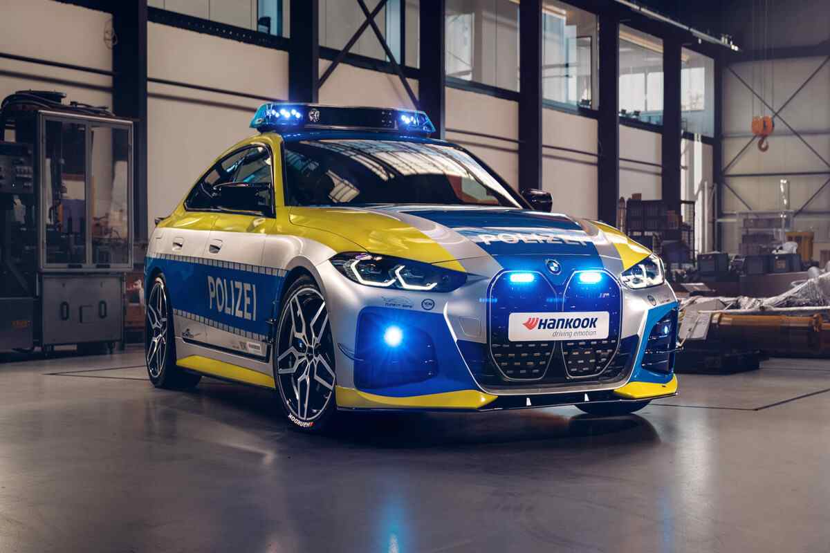 BMW i4, la tedesca indossa la divisa con AC Schnitzer