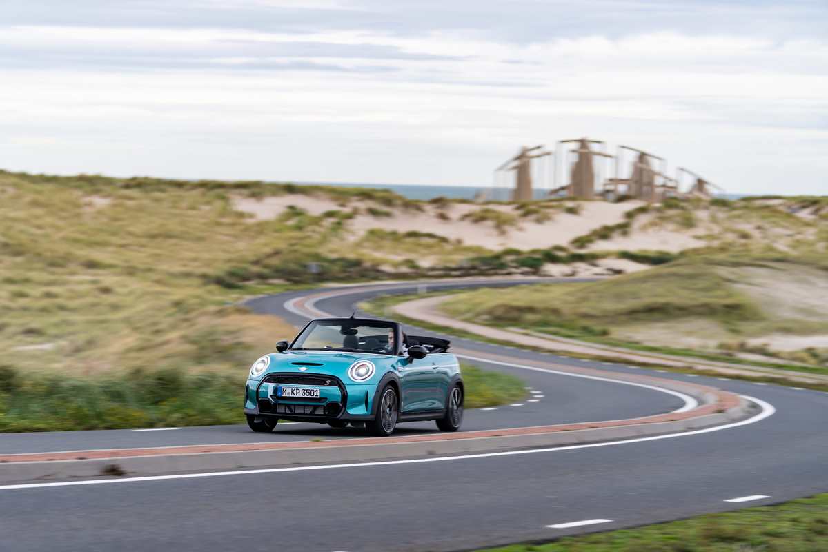 MINI Cabrio Seaside Edition, edizione “estiva” per festeggiare i 30 anni